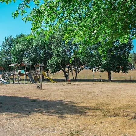 Village De Du Malzieu * 勒马尔奇奥·维勒